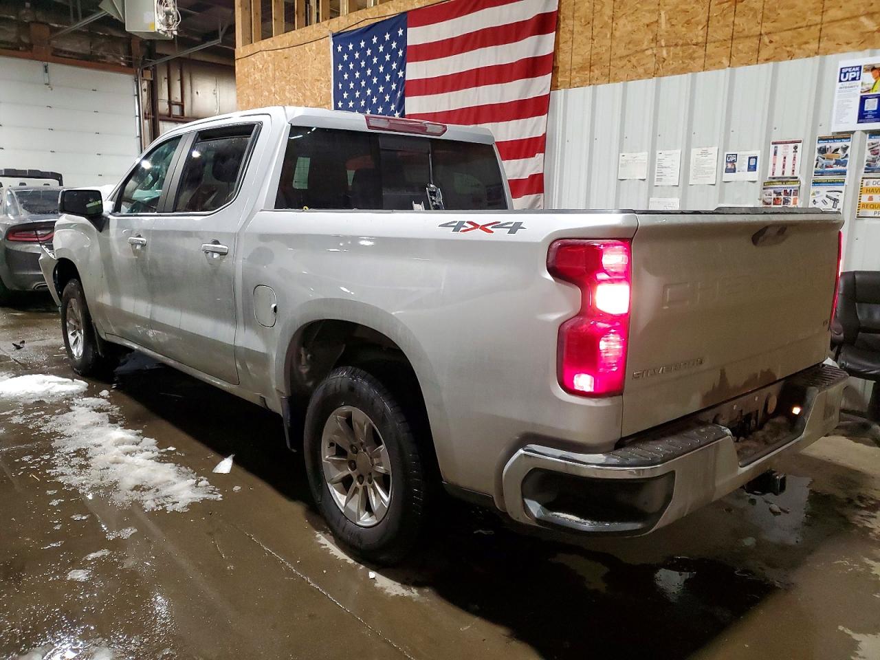 2020 CHEVROLET SILVERADO K1500 LT photo 2