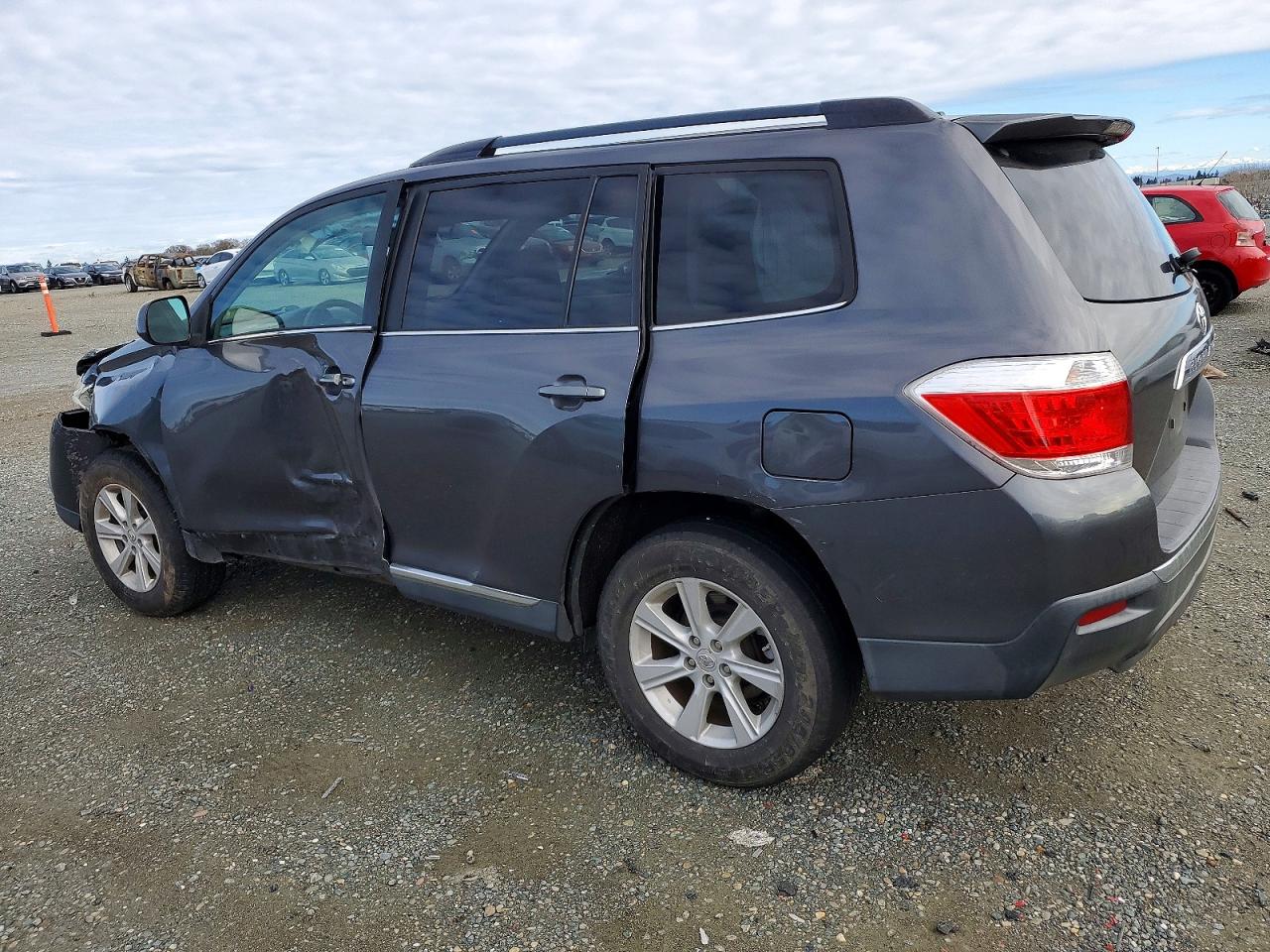 2012 TOYOTA HIGHLANDER BASE photo 2