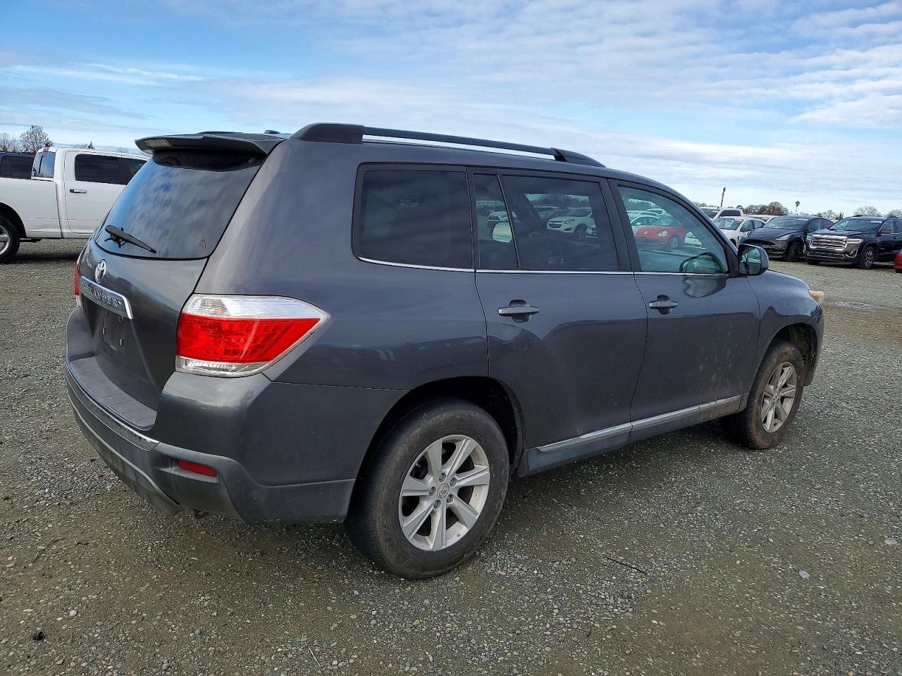 2012 TOYOTA HIGHLANDER BASE photo 3