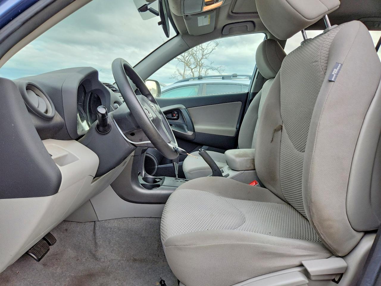 2012 TOYOTA RAV4 photo 7