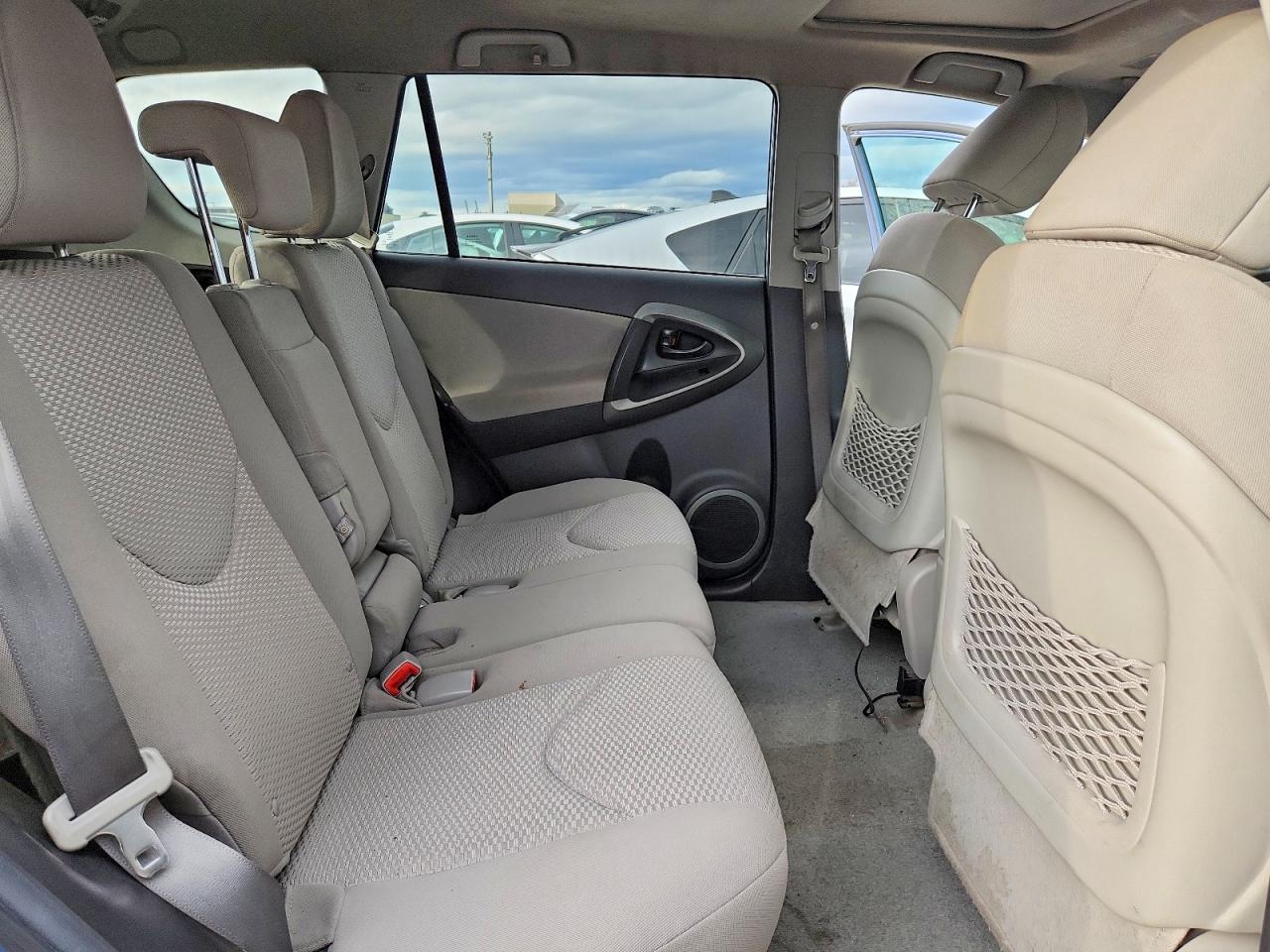 2012 TOYOTA RAV4 photo 11