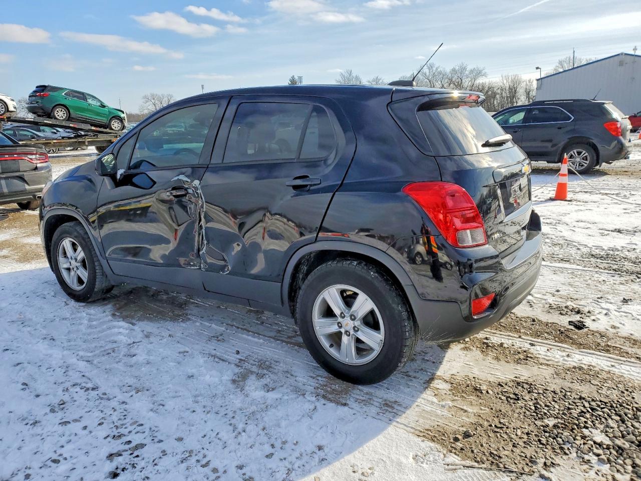 2020 CHEVROLET TRAX LS photo 2