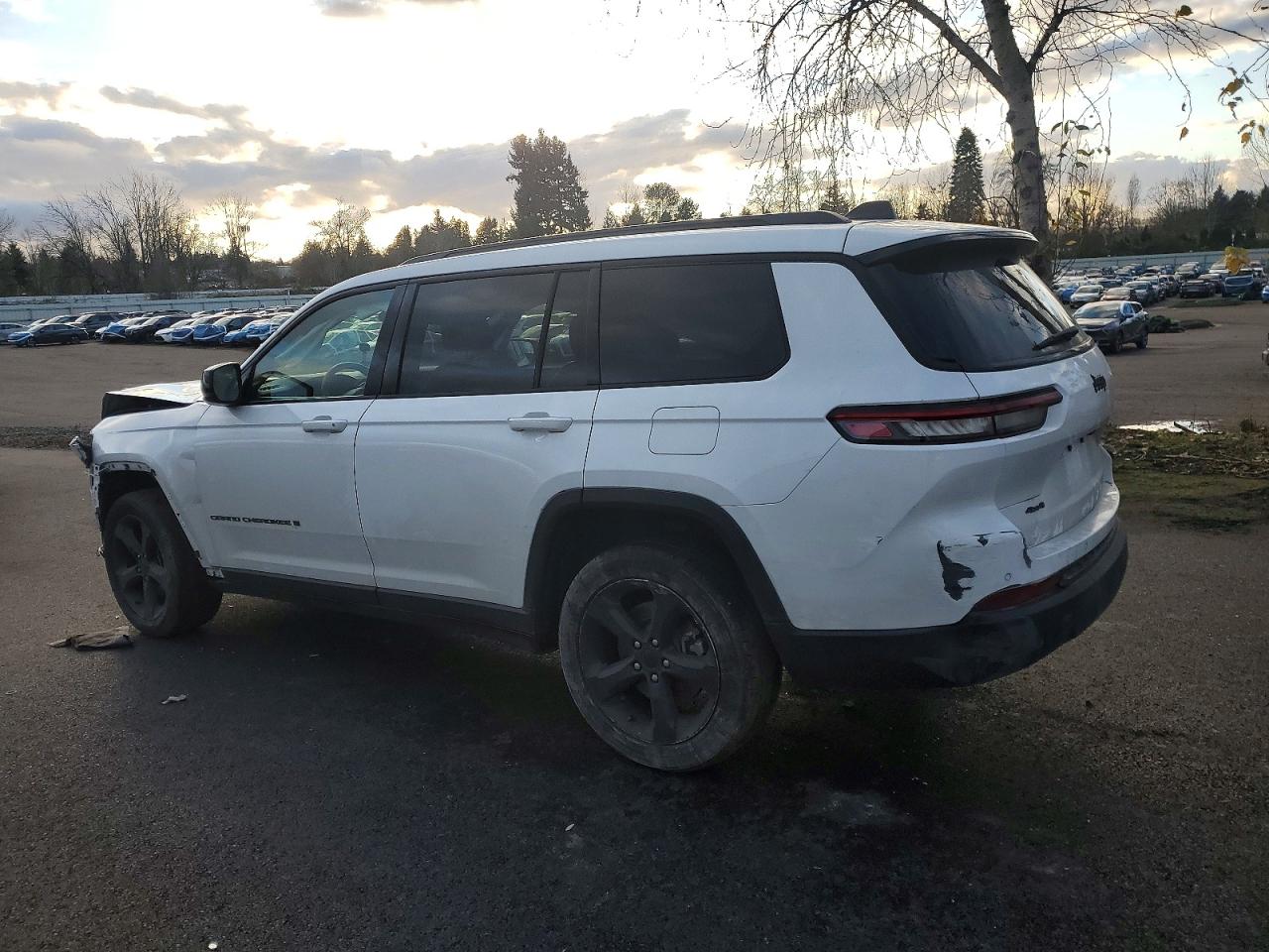 2023 JEEP GRAND CHEROKEE L LAREDO photo 2