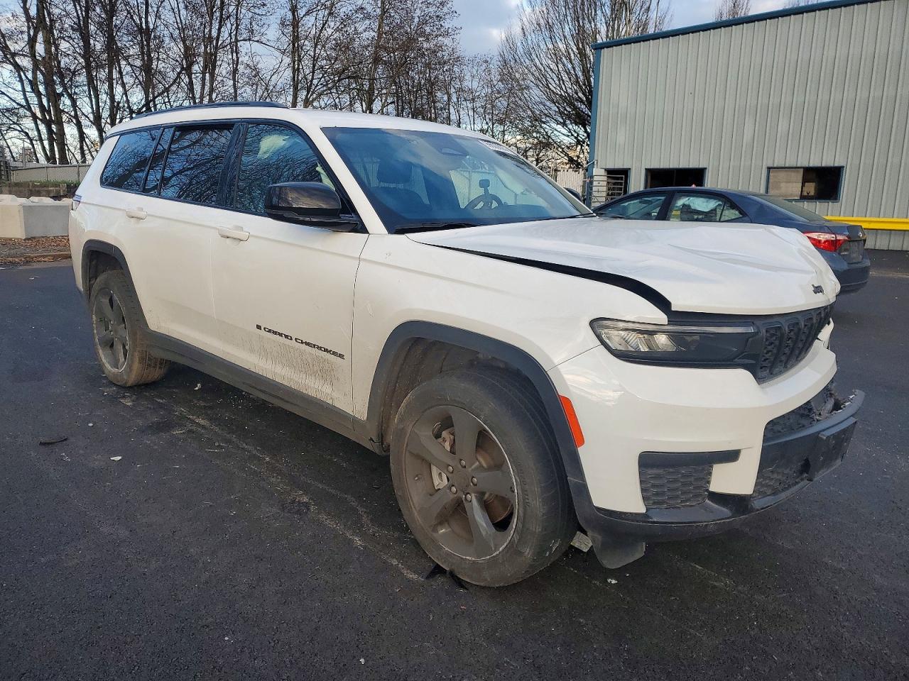 2023 JEEP GRAND CHEROKEE L LAREDO photo 4