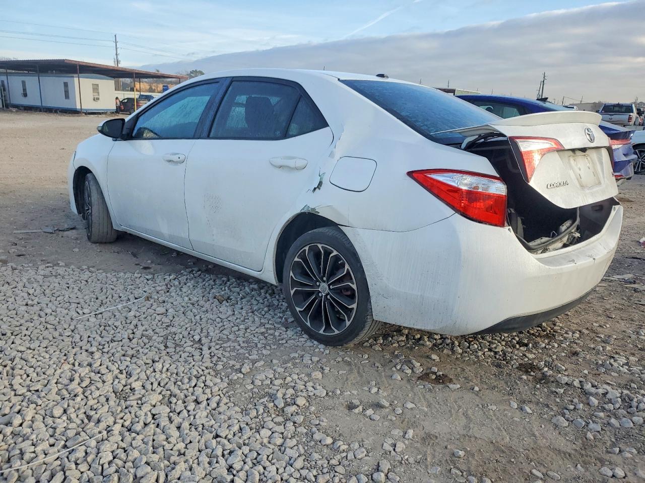 2016 TOYOTA COROLLA L photo 2