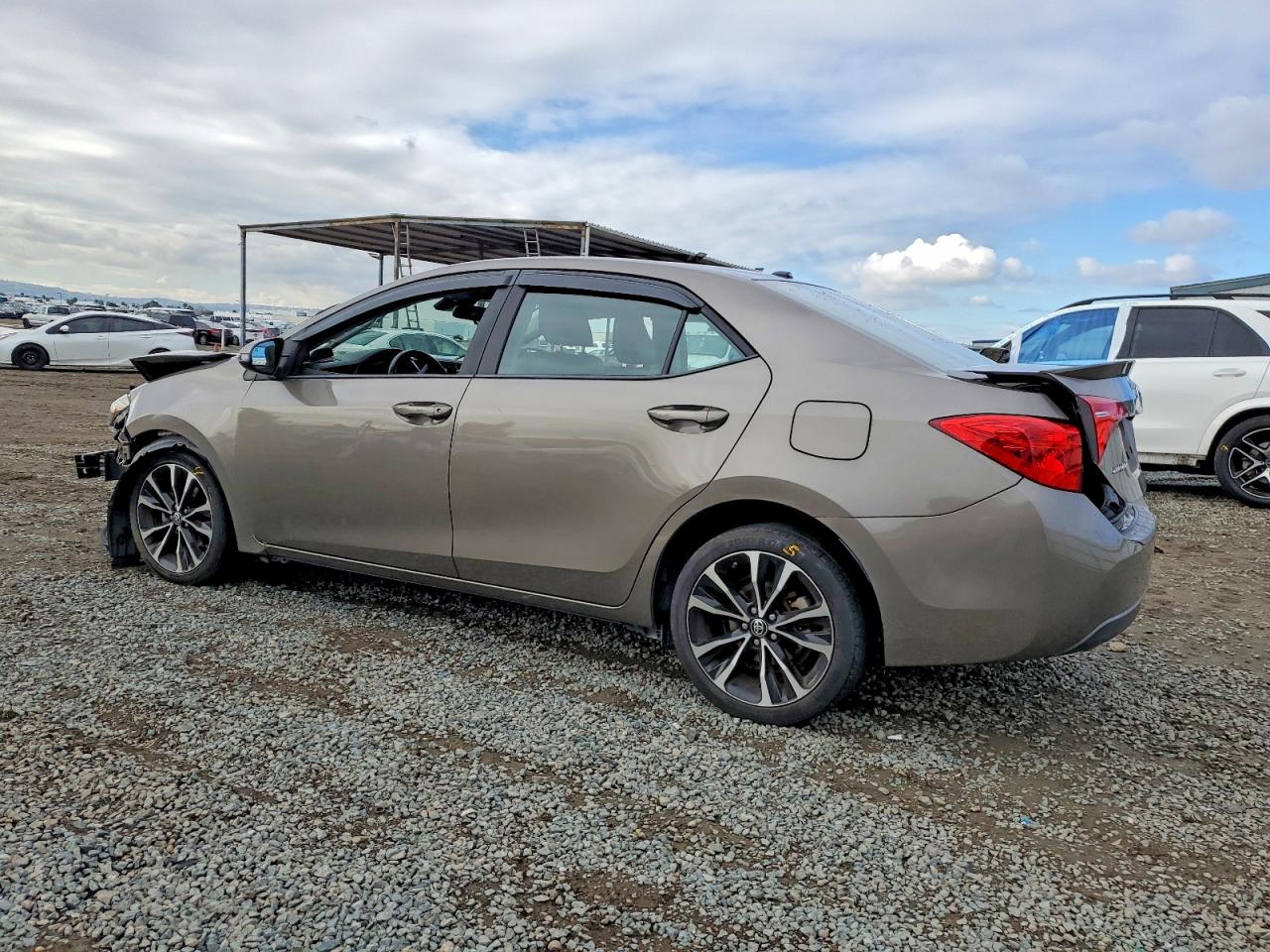 2018 TOYOTA COROLLA L photo 2