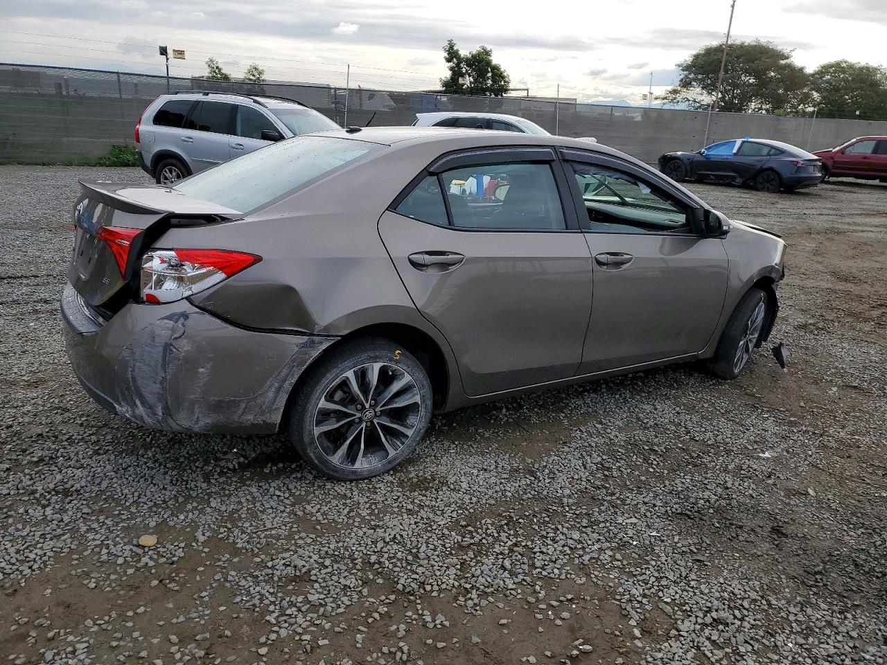 2018 TOYOTA COROLLA L photo 3