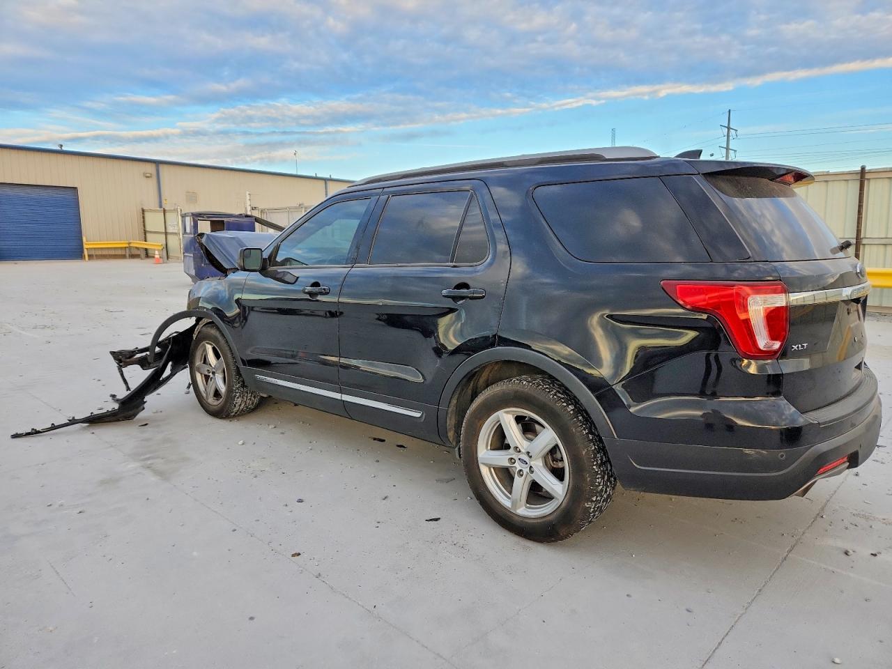 2018 FORD EXPLORER XLT photo 2