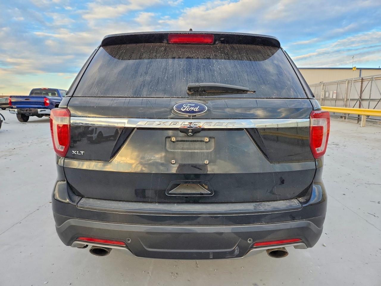 2018 FORD EXPLORER XLT photo 6