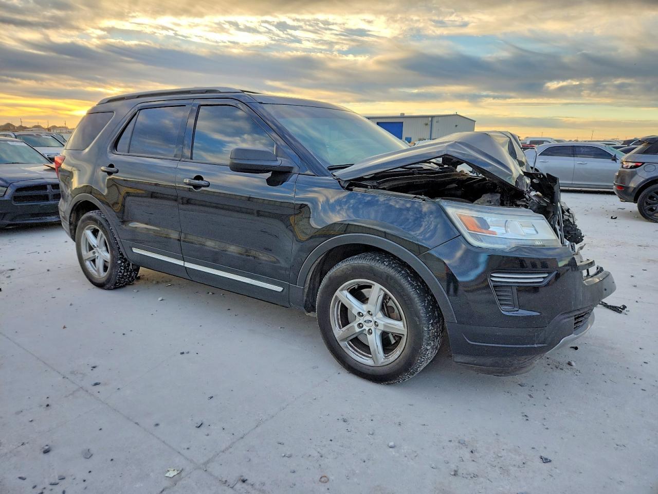 2018 FORD EXPLORER XLT photo 4