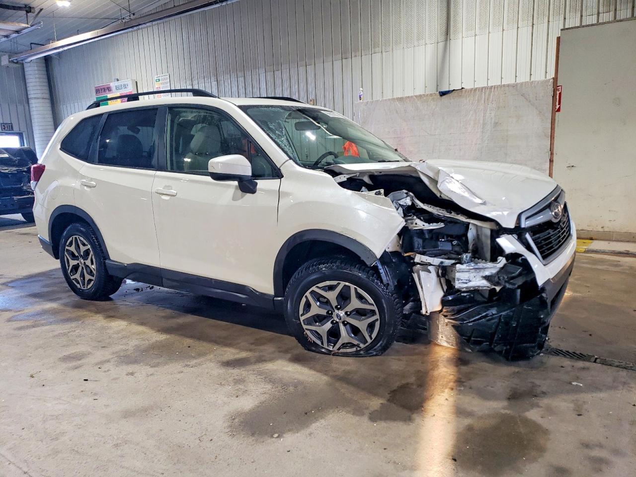 2019 SUBARU FORESTER PREMIUM photo 4