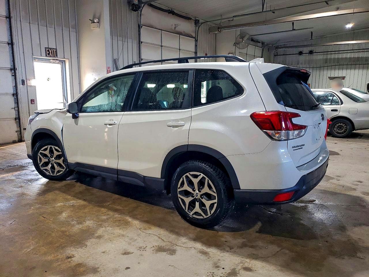 2019 SUBARU FORESTER PREMIUM photo 2