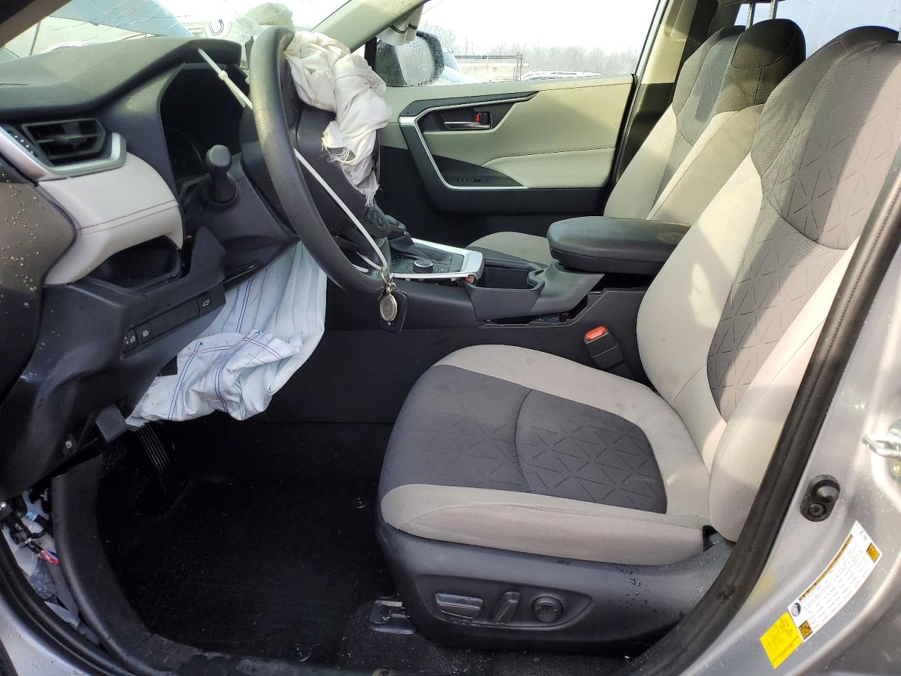 2024 TOYOTA RAV4 XLE photo 7