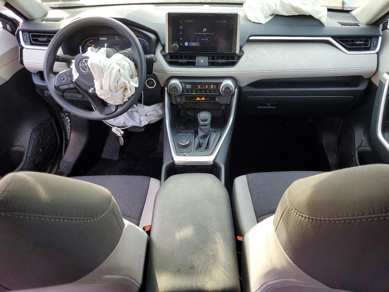 2024 TOYOTA RAV4 XLE photo 8