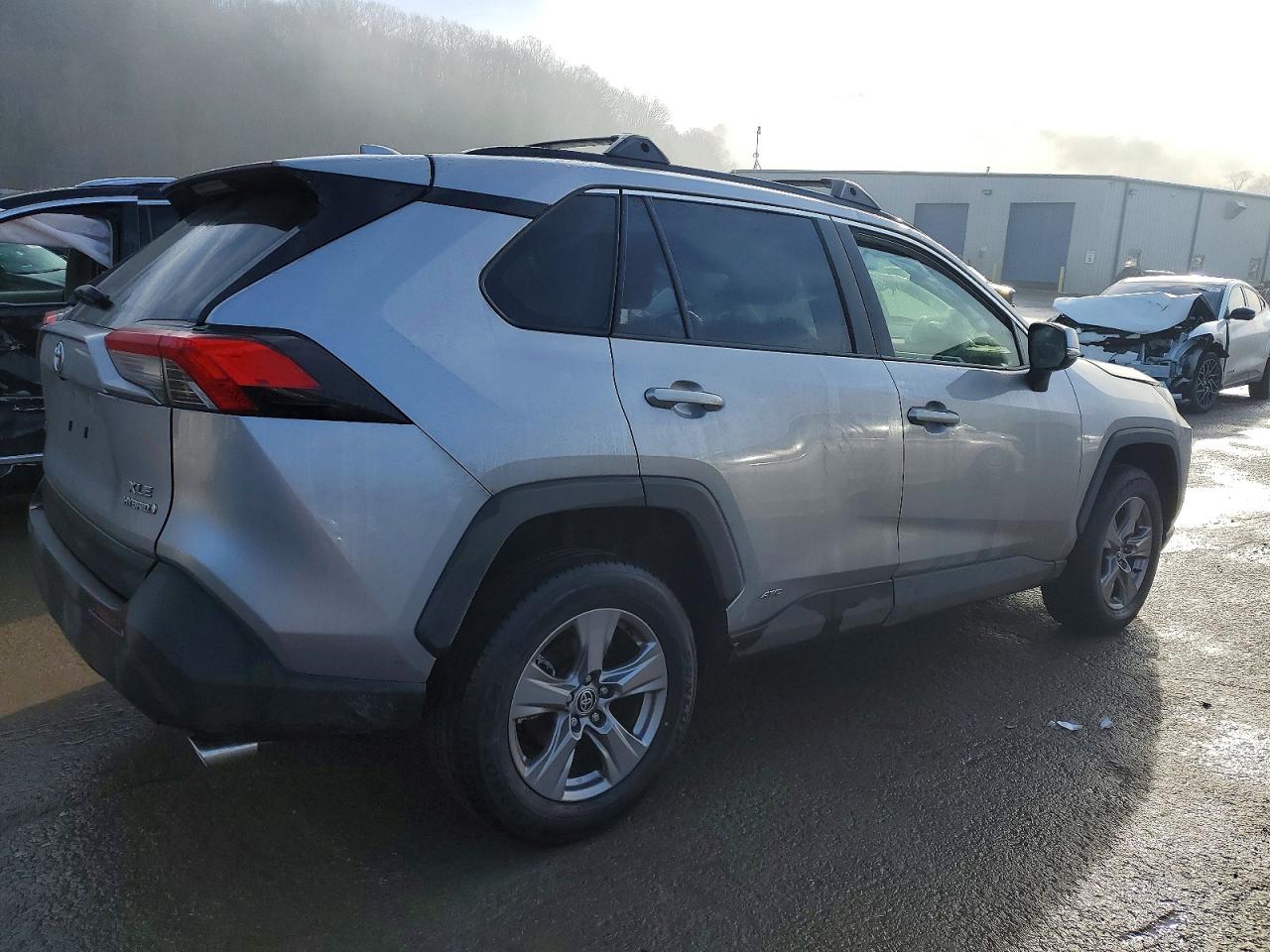 2024 TOYOTA RAV4 XLE photo 3
