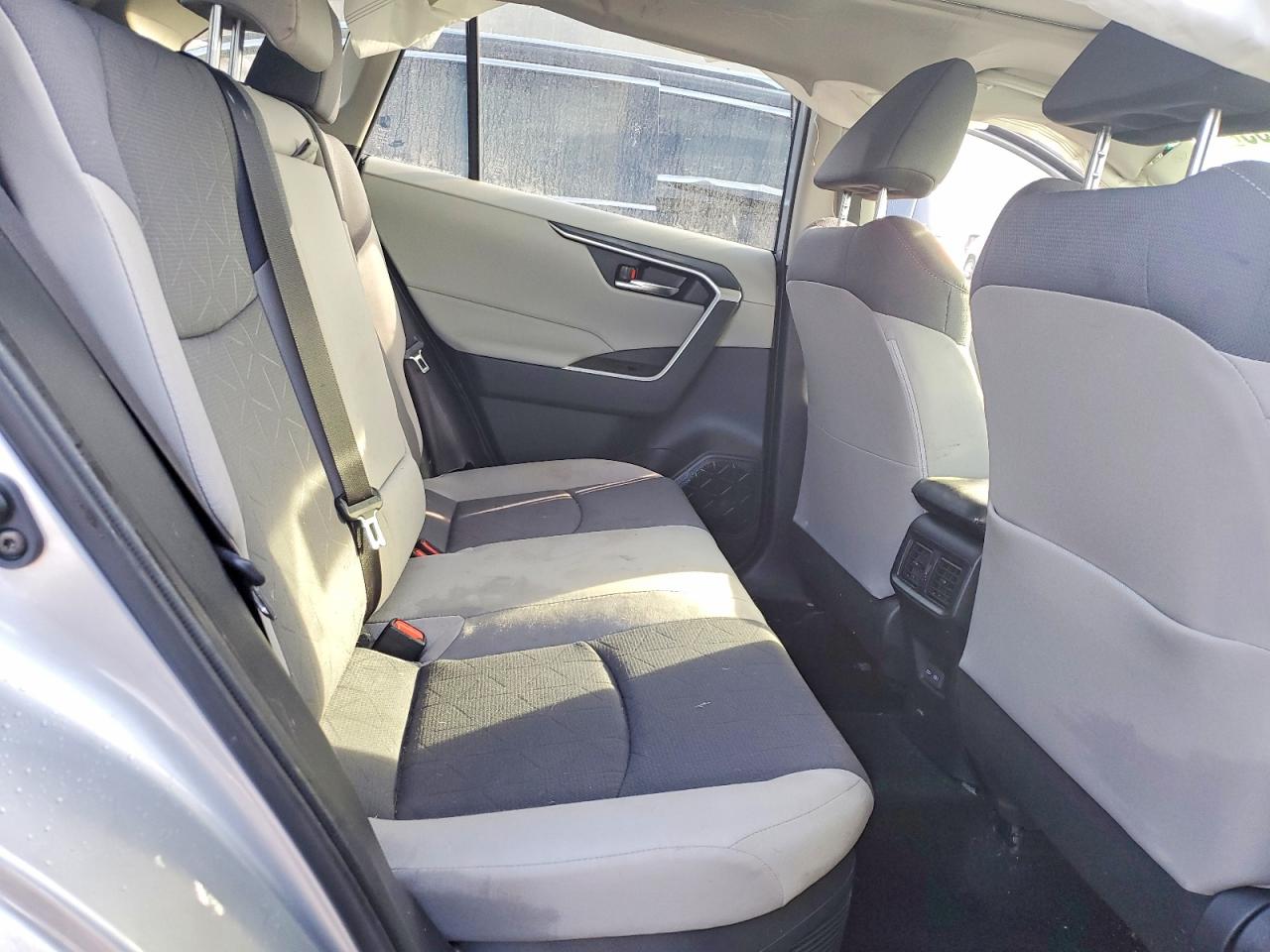 2024 TOYOTA RAV4 XLE photo 11