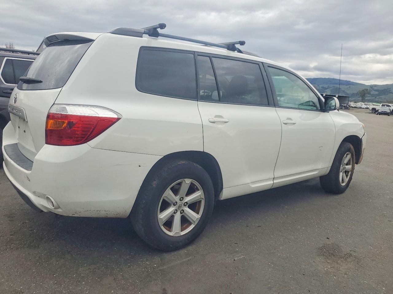2010 TOYOTA HIGHLANDER photo 3