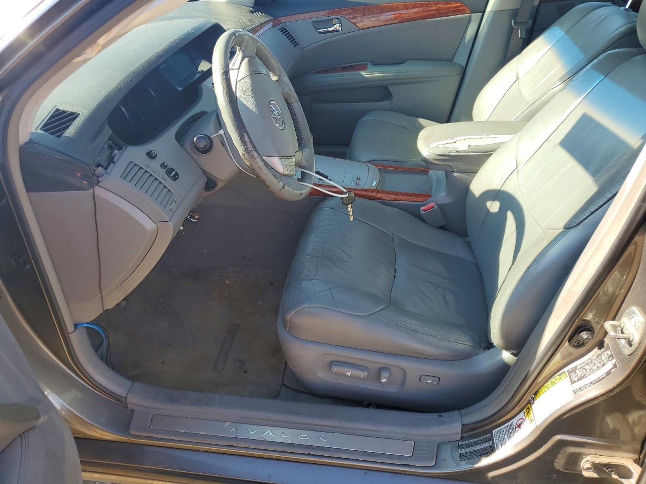 2005 TOYOTA AVALON XL photo 7