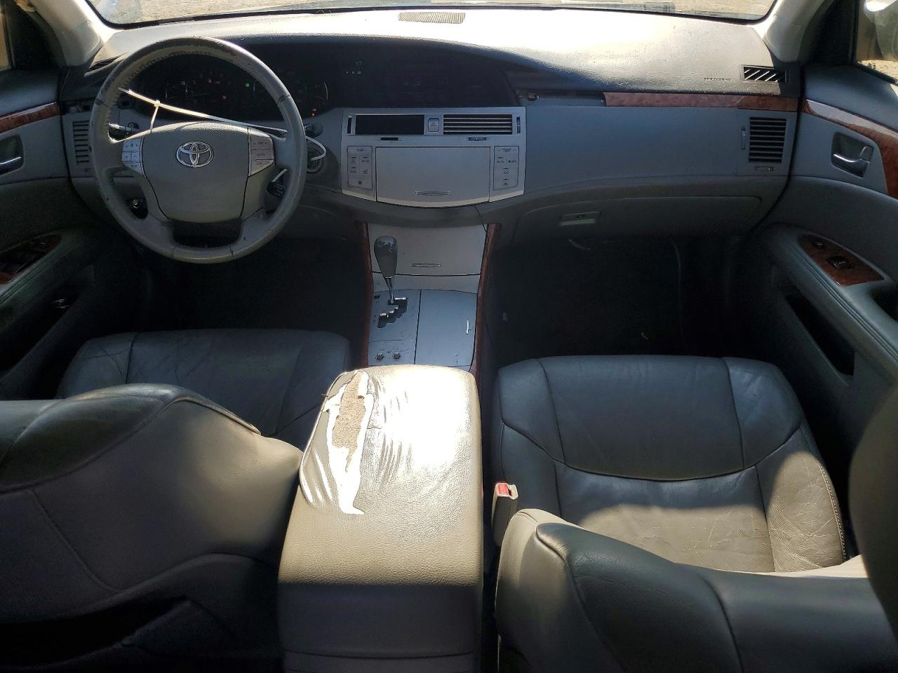 2005 TOYOTA AVALON XL photo 8