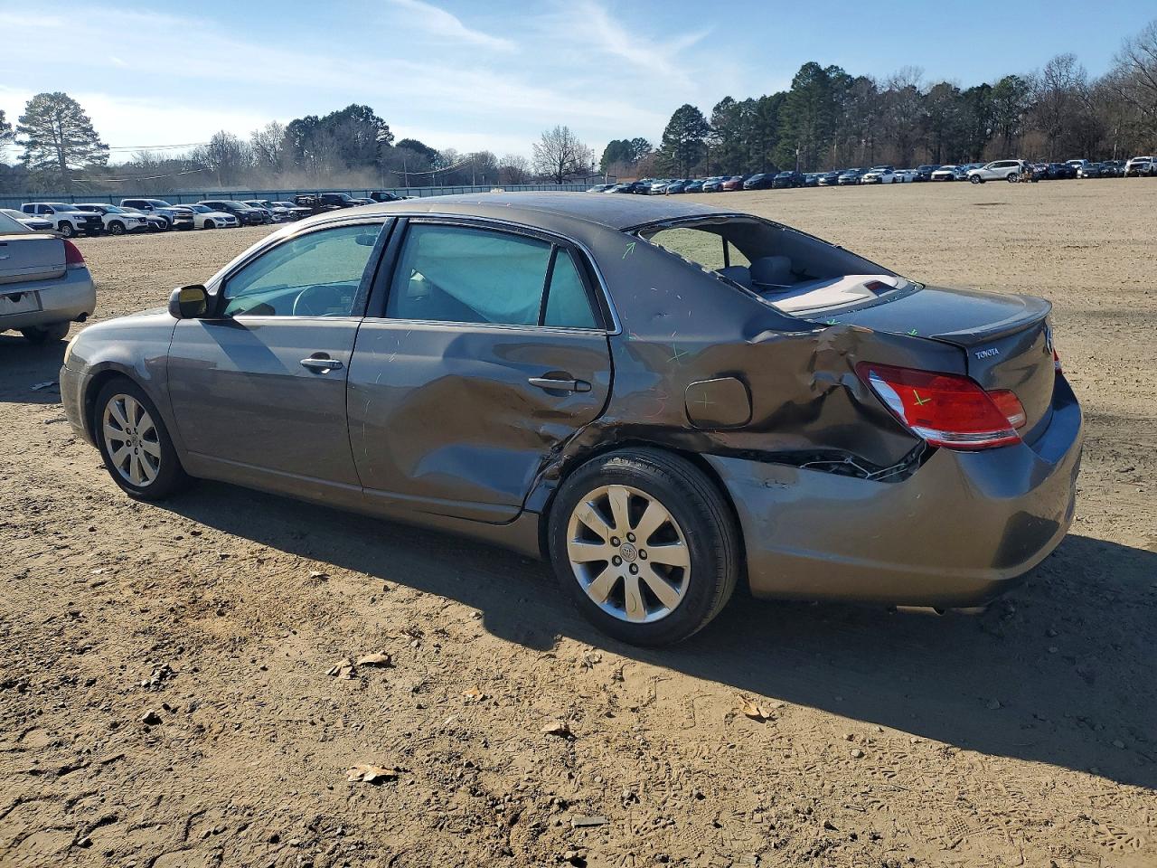 2005 TOYOTA AVALON XL photo 2