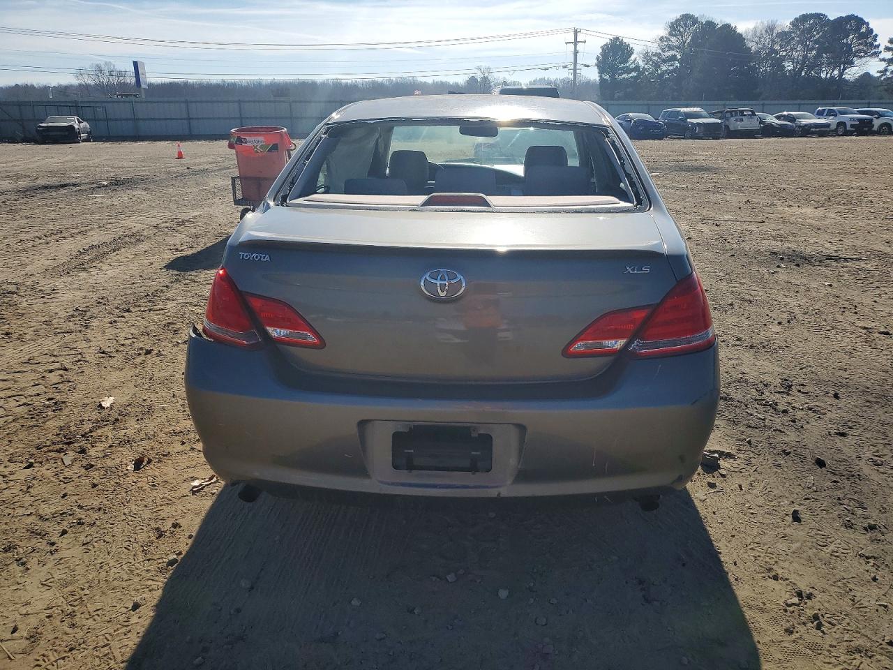 2005 TOYOTA AVALON XL photo 6