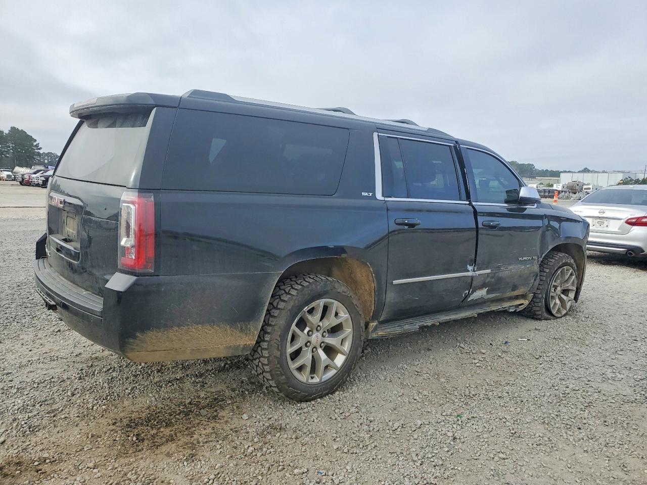 2015 GMC YUKON XL C1500 SLT photo 3