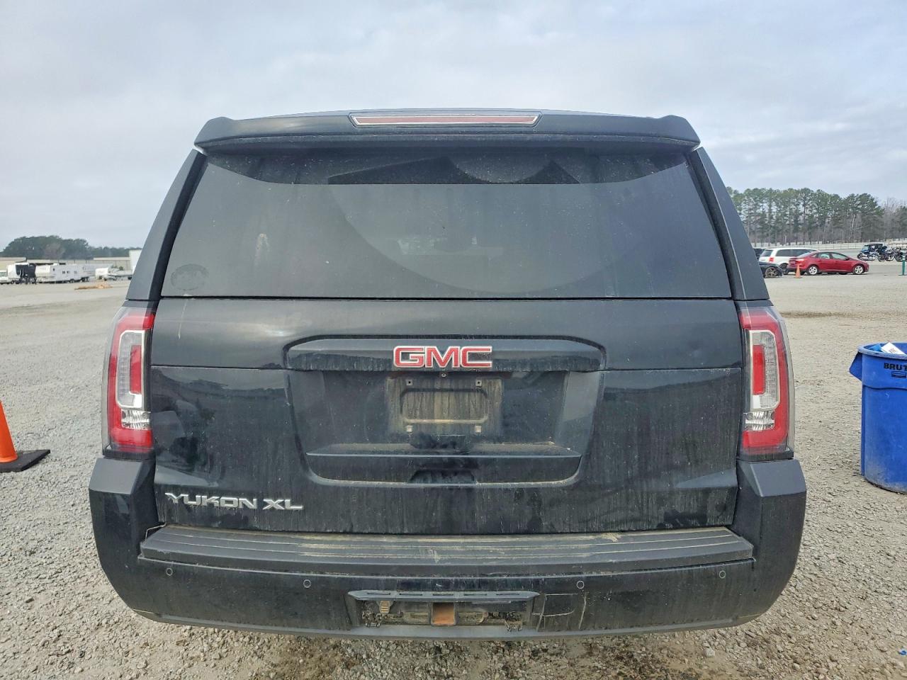 2015 GMC YUKON XL C1500 SLT photo 6