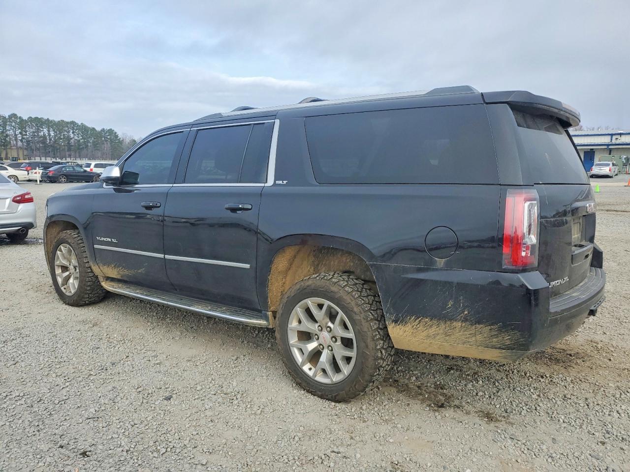 2015 GMC YUKON XL C1500 SLT photo 2