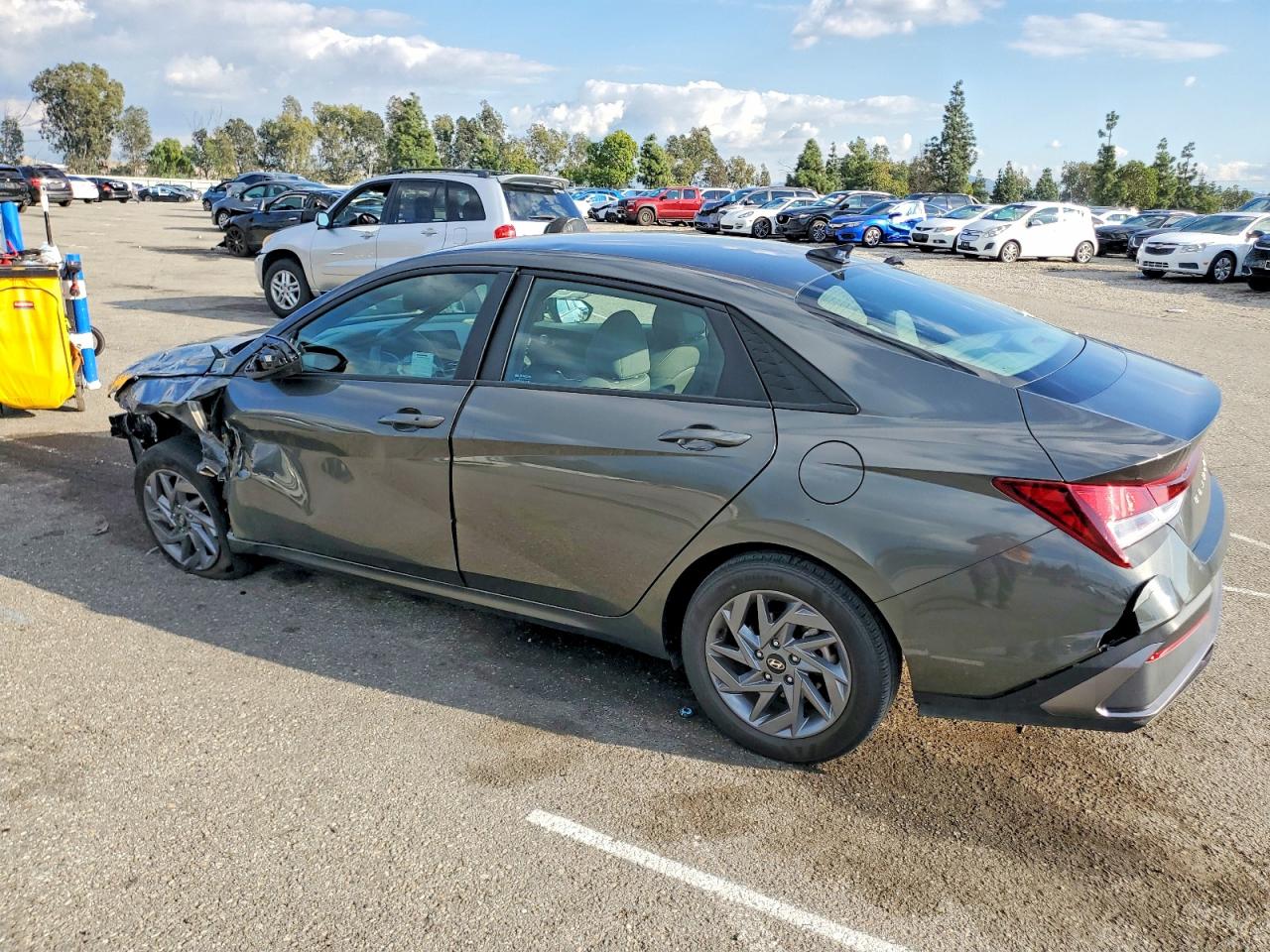 2024 HYUNDAI ELANTRA SEL photo 2
