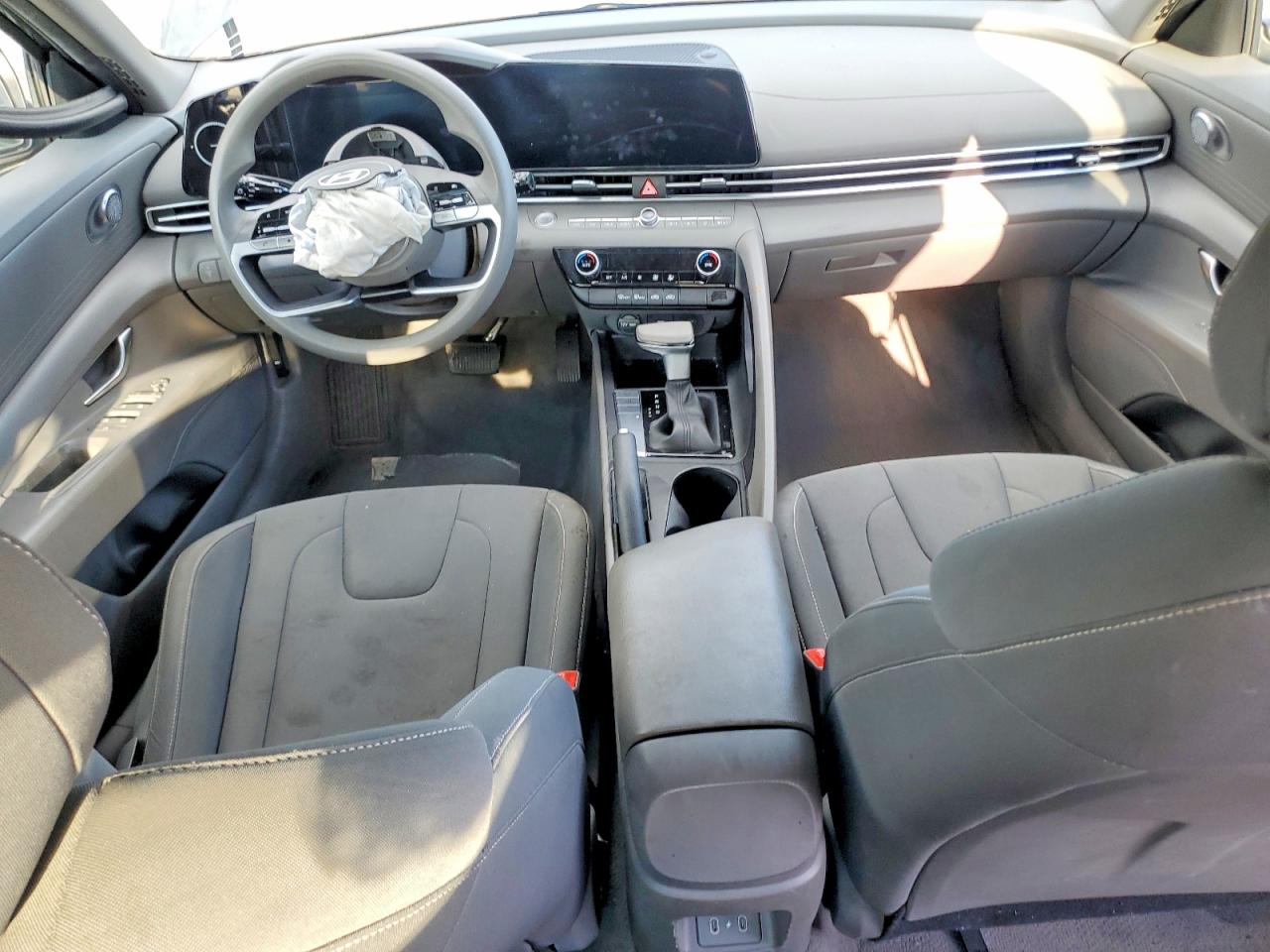2024 HYUNDAI ELANTRA SEL photo 8