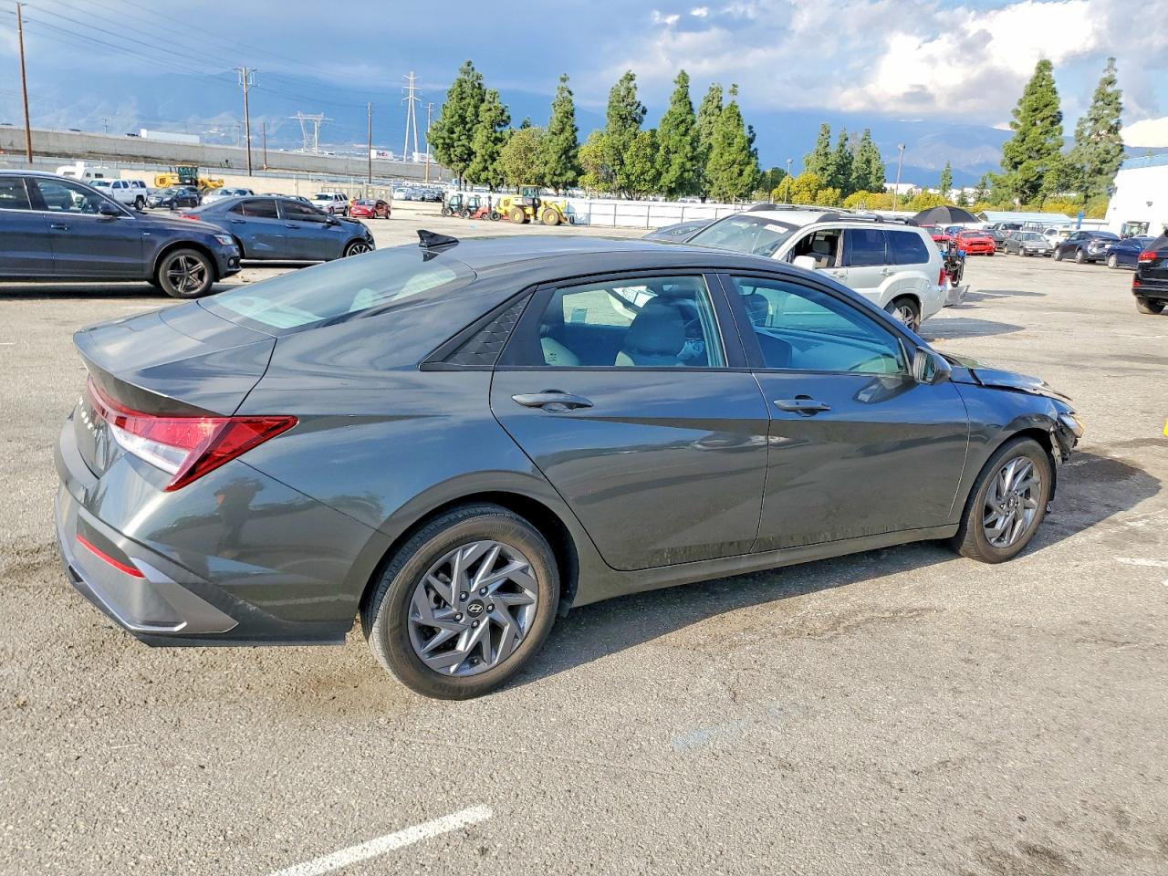 2024 HYUNDAI ELANTRA SEL photo 3