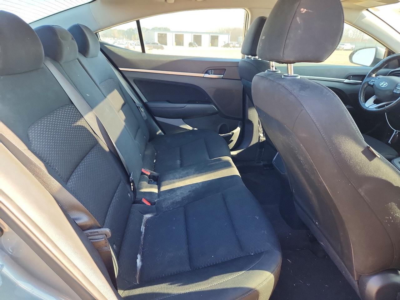 2019 HYUNDAI ELANTRA SEL photo 19