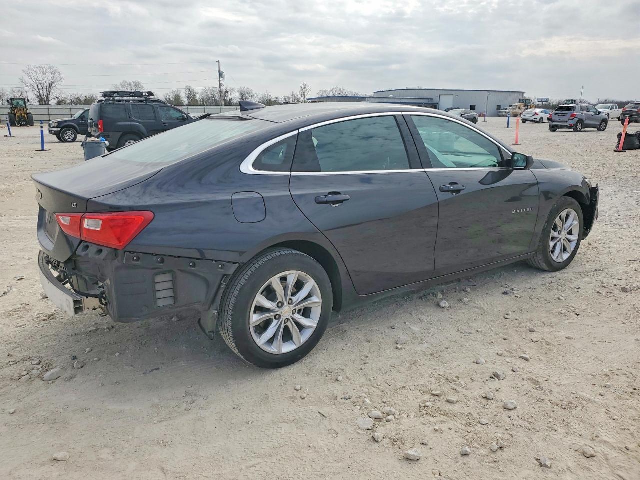 2023 CHEVROLET MALIBU LT photo 3