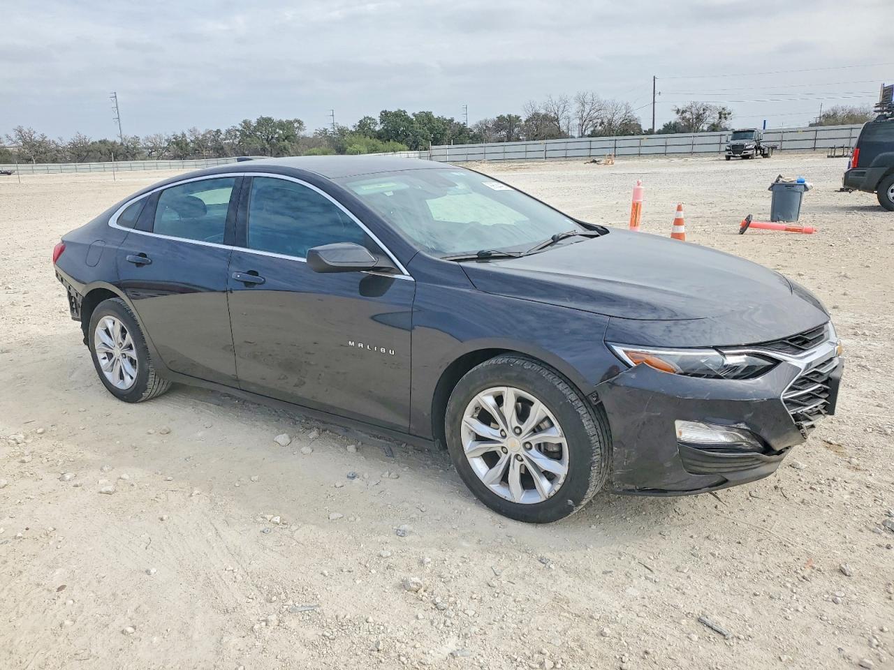 2023 CHEVROLET MALIBU LT photo 4