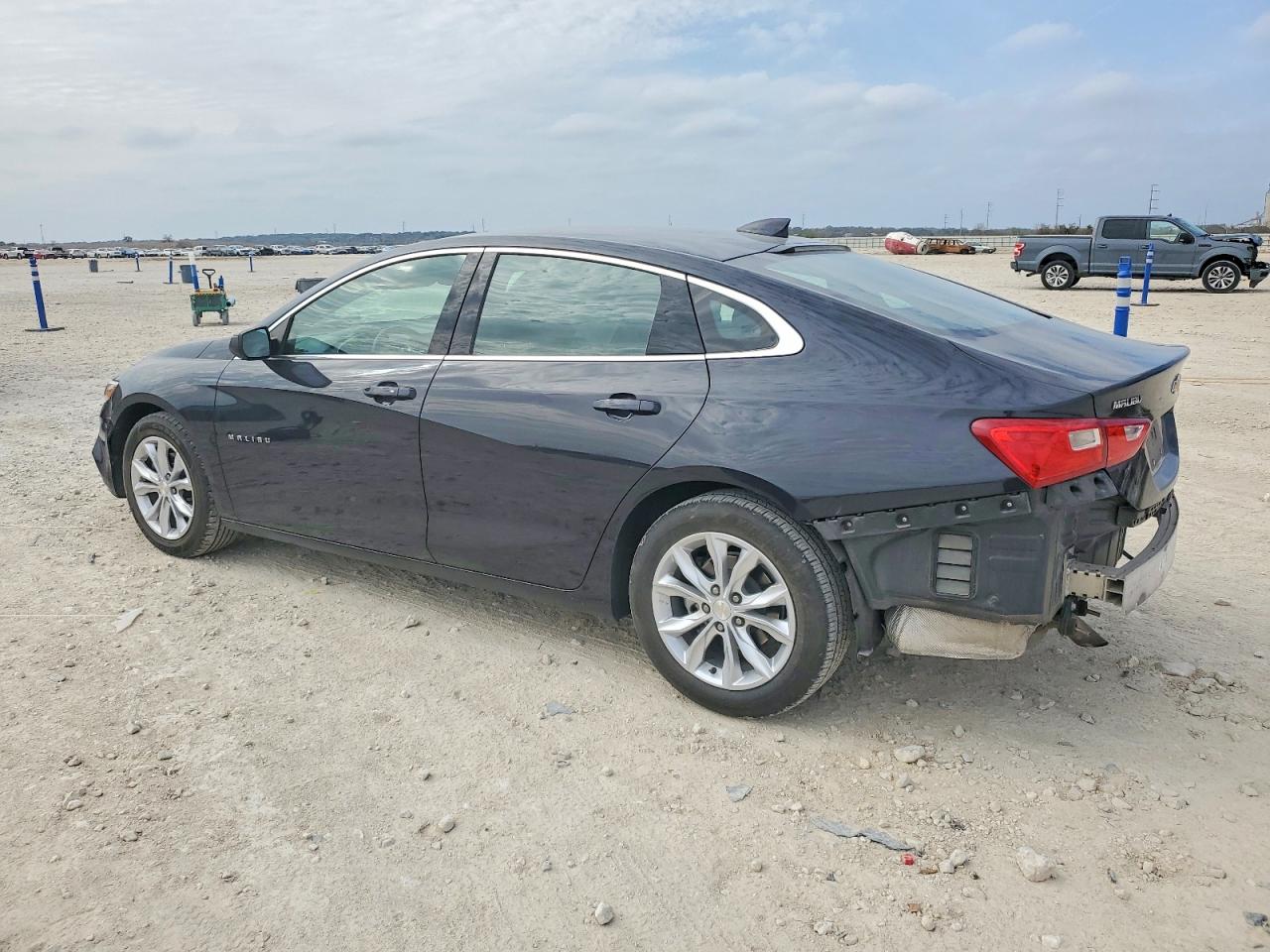 2023 CHEVROLET MALIBU LT photo 2