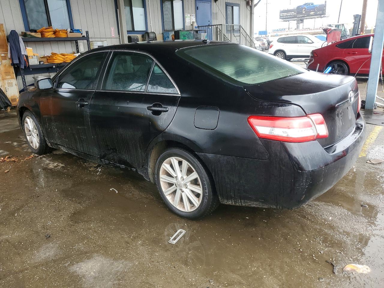 2011 TOYOTA CAMRY BASE photo 2