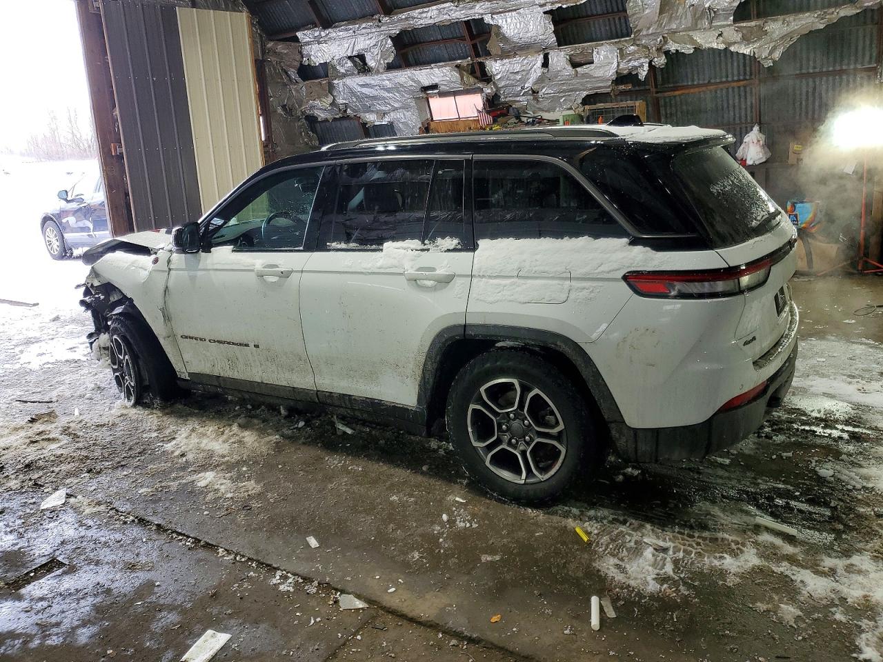 2022 JEEP GRAND CHEROKEE TRAILHAWK photo 2