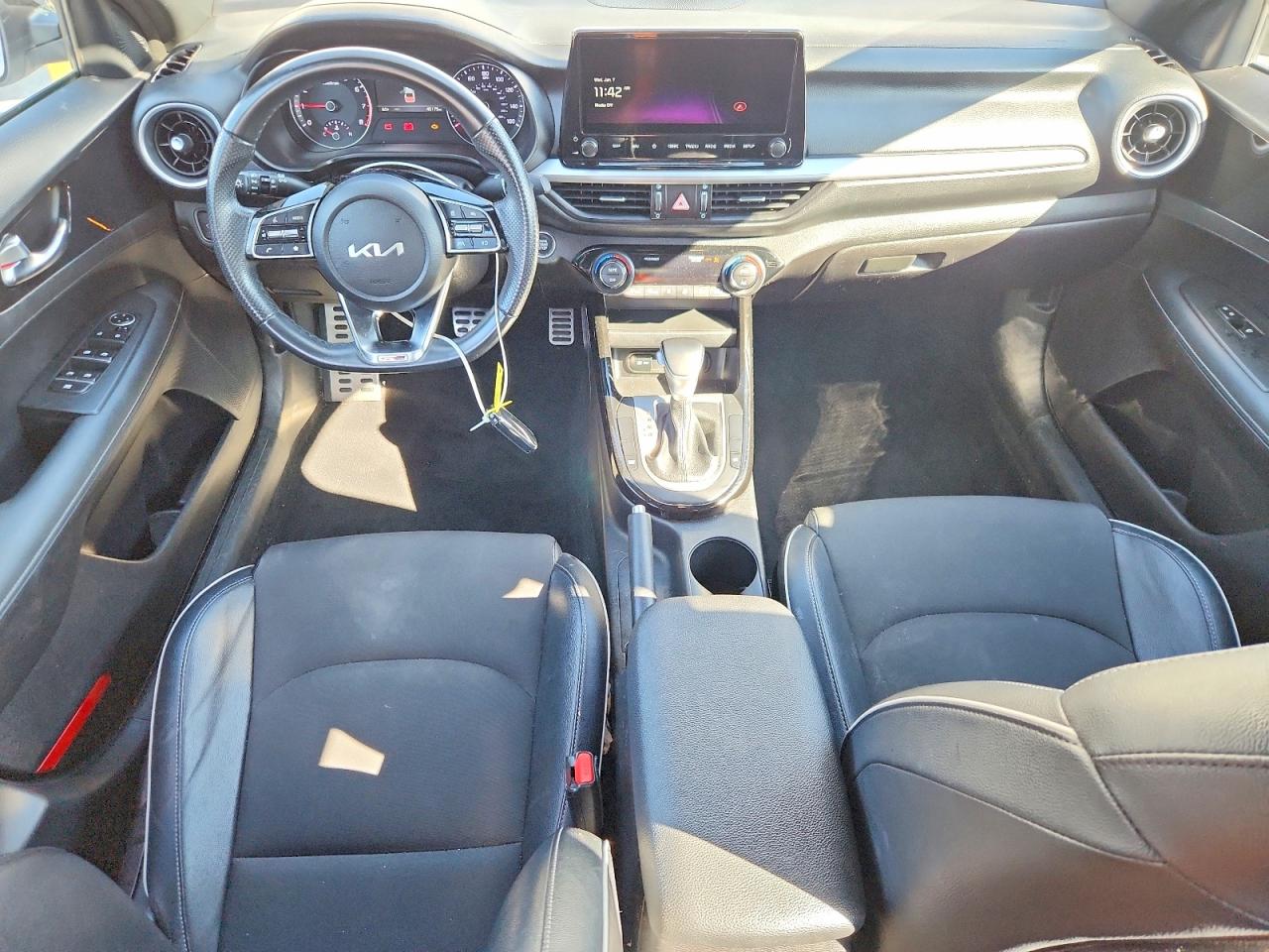 2023 KIA FORTE GT LINE photo 8