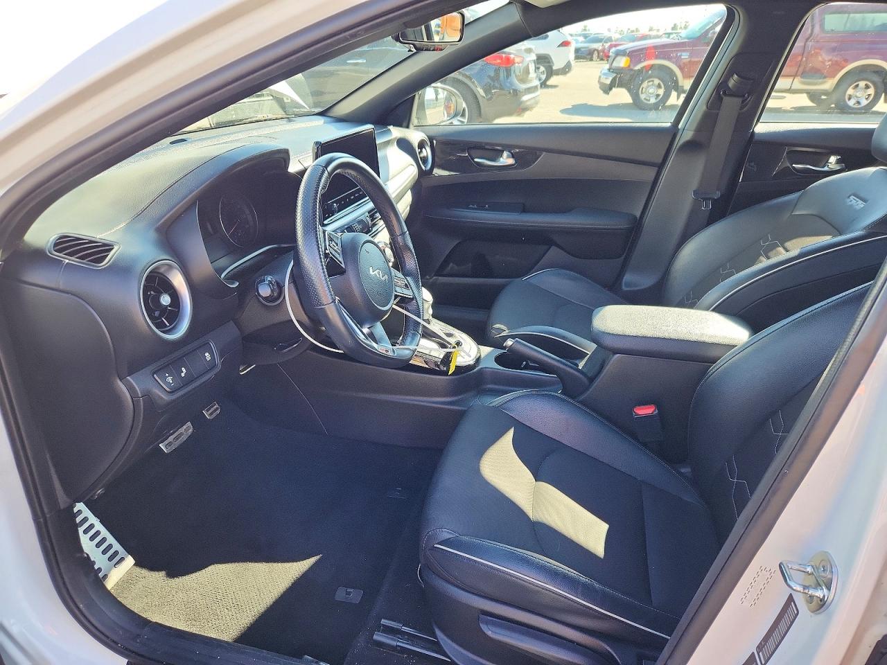2023 KIA FORTE GT LINE photo 7