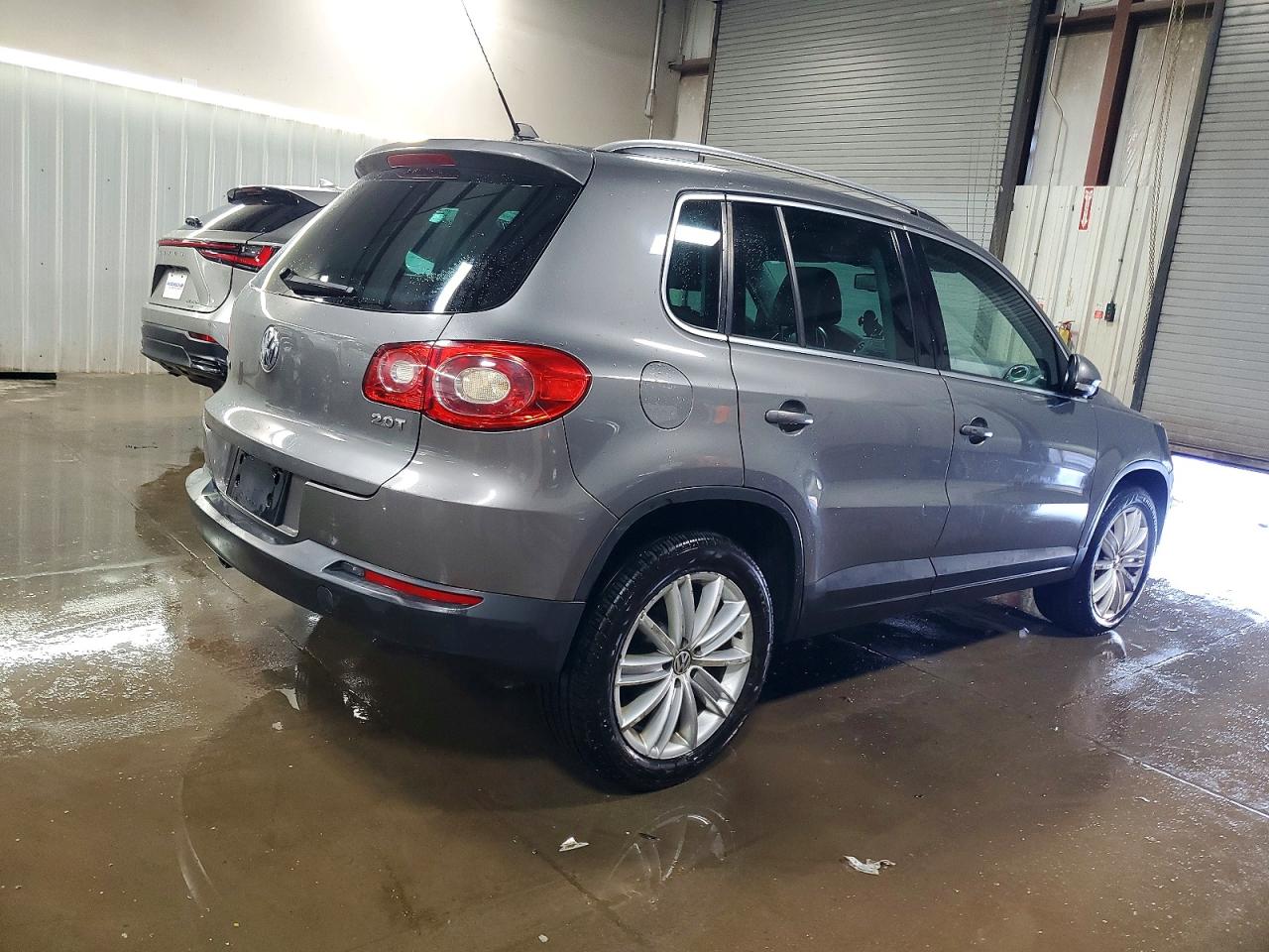 2011 VOLKSWAGEN TIGUAN S photo 3
