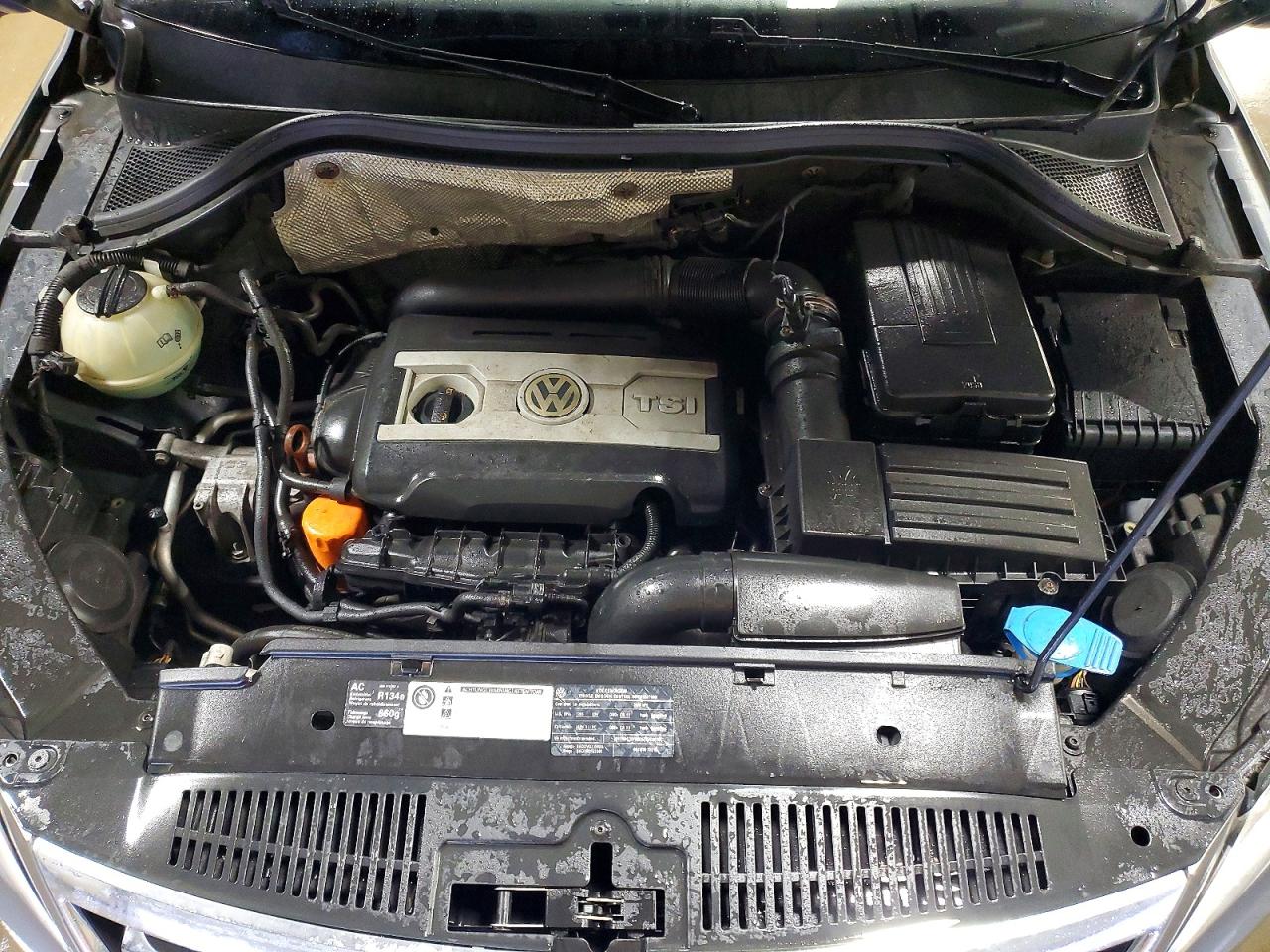2011 VOLKSWAGEN TIGUAN S photo 11