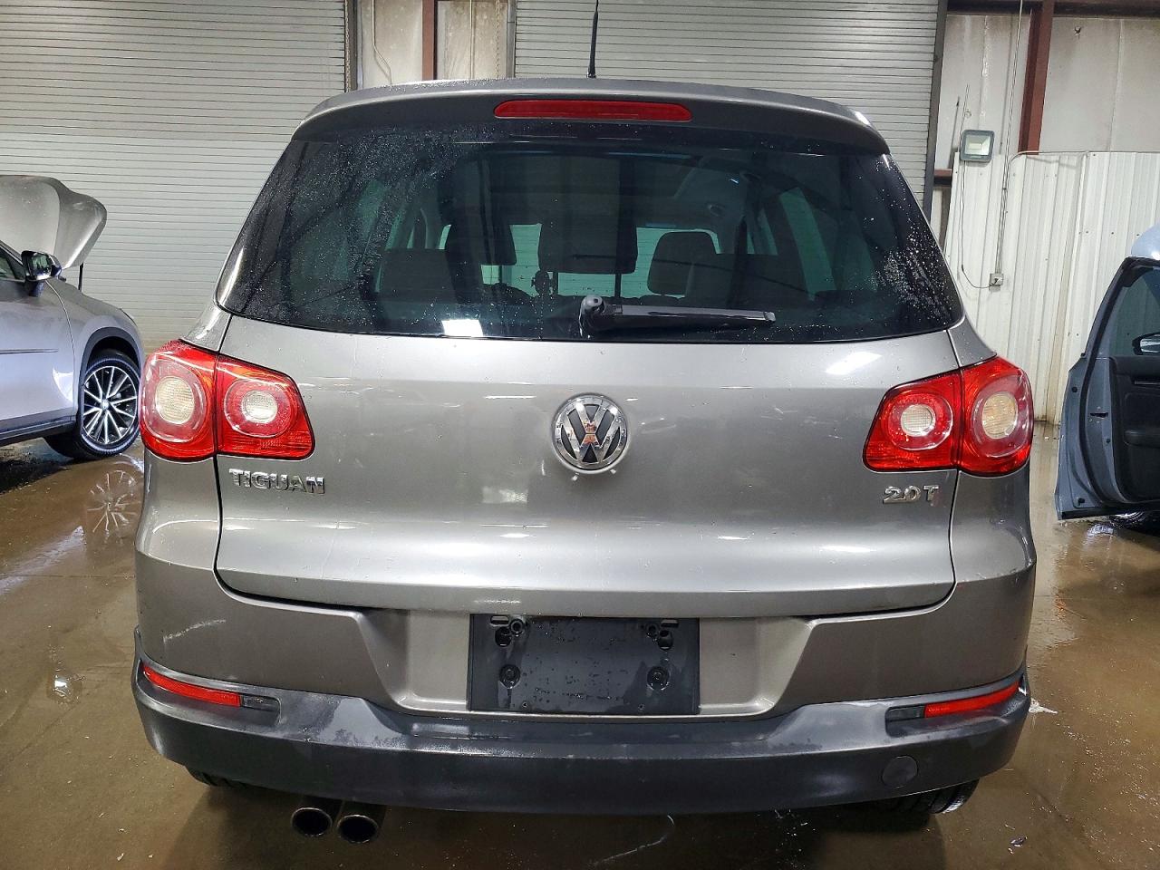 2011 VOLKSWAGEN TIGUAN S photo 6