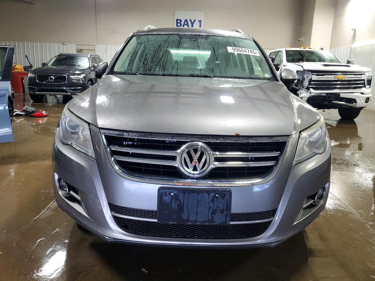 2011 VOLKSWAGEN TIGUAN S photo 5