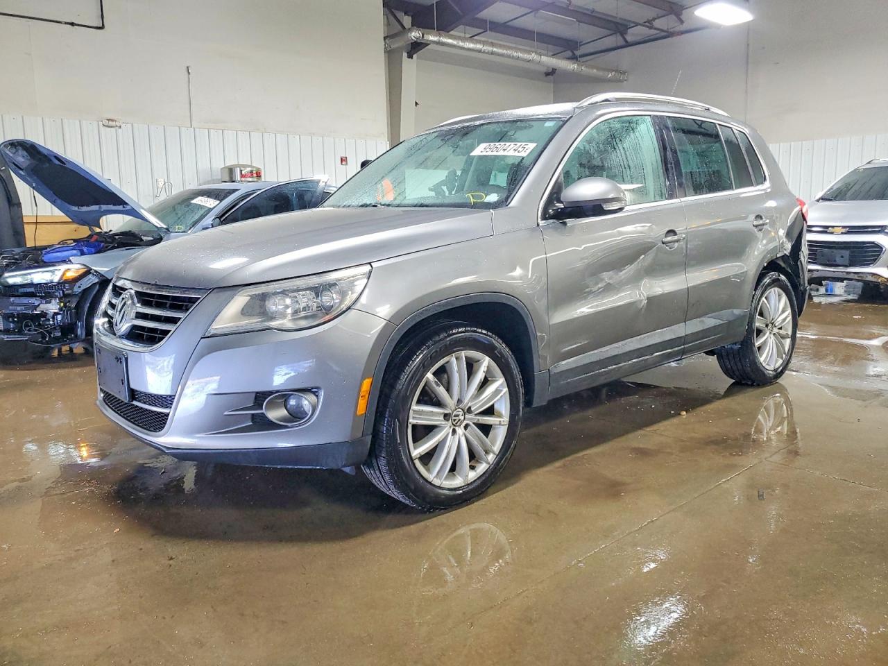 2011 VOLKSWAGEN TIGUAN