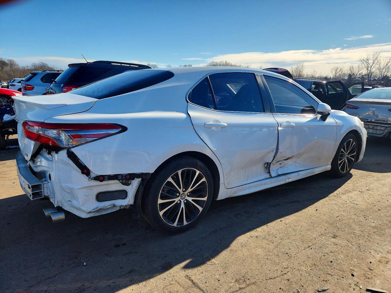 2018 TOYOTA CAMRY L photo 3