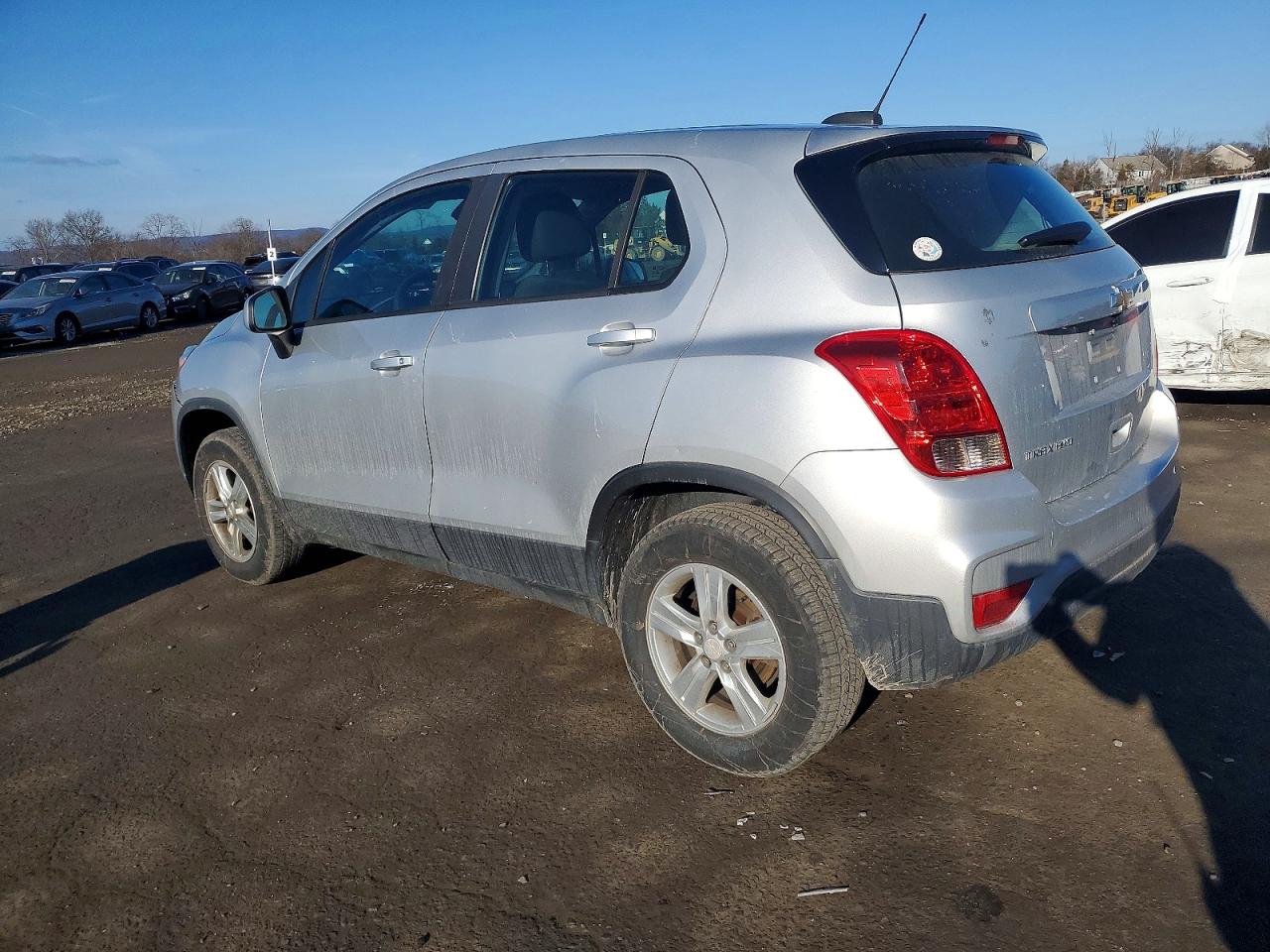 2018 CHEVROLET TRAX LS photo 2