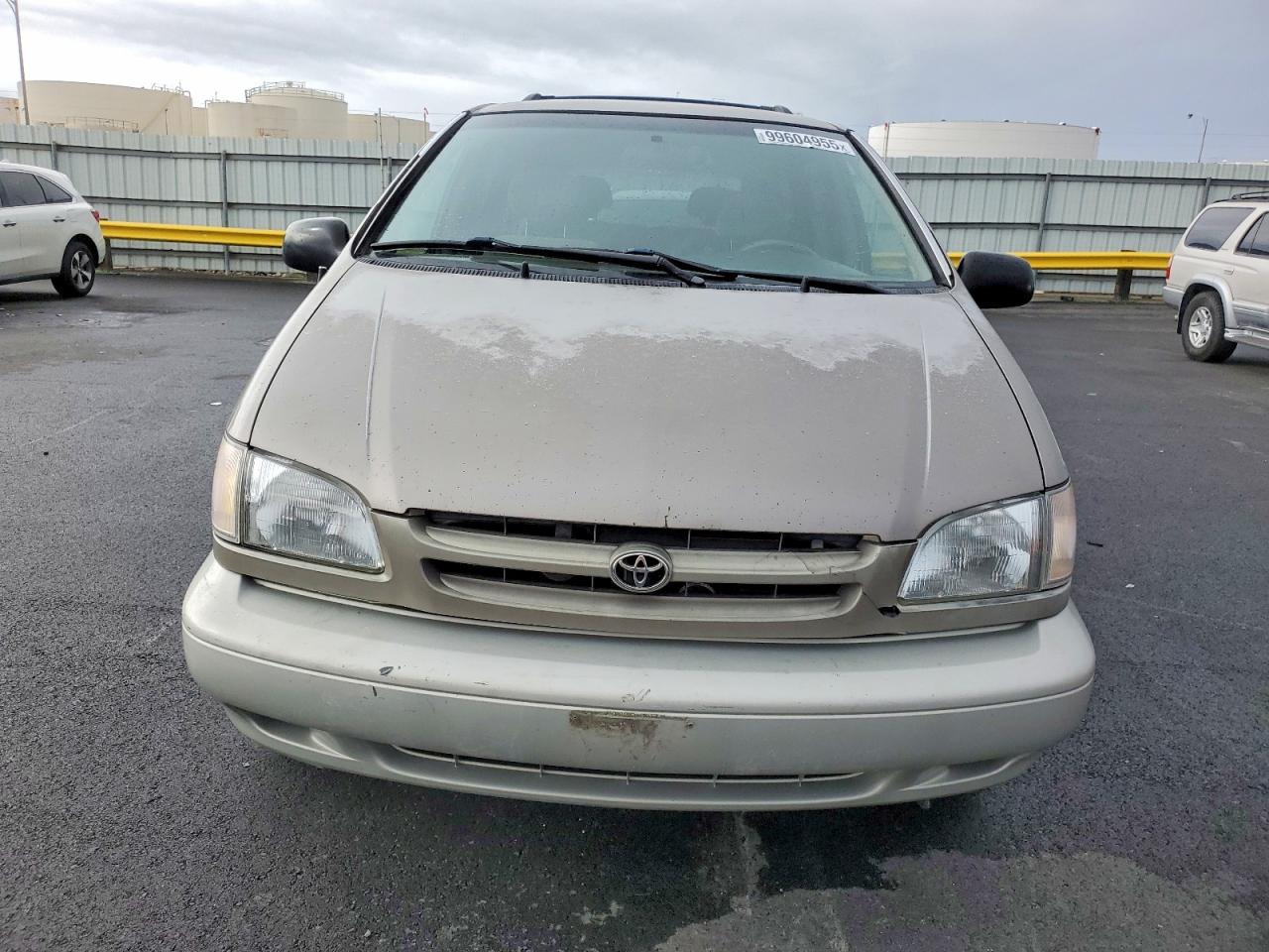 1998 TOYOTA SIENNA LE photo 9