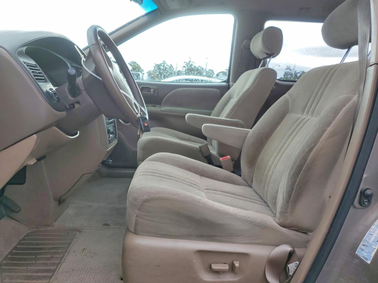 1998 TOYOTA SIENNA LE photo 13