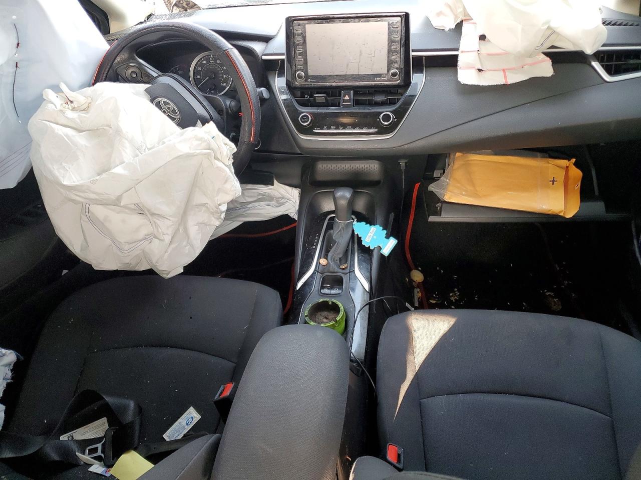 2021 TOYOTA COROLLA LE photo 8