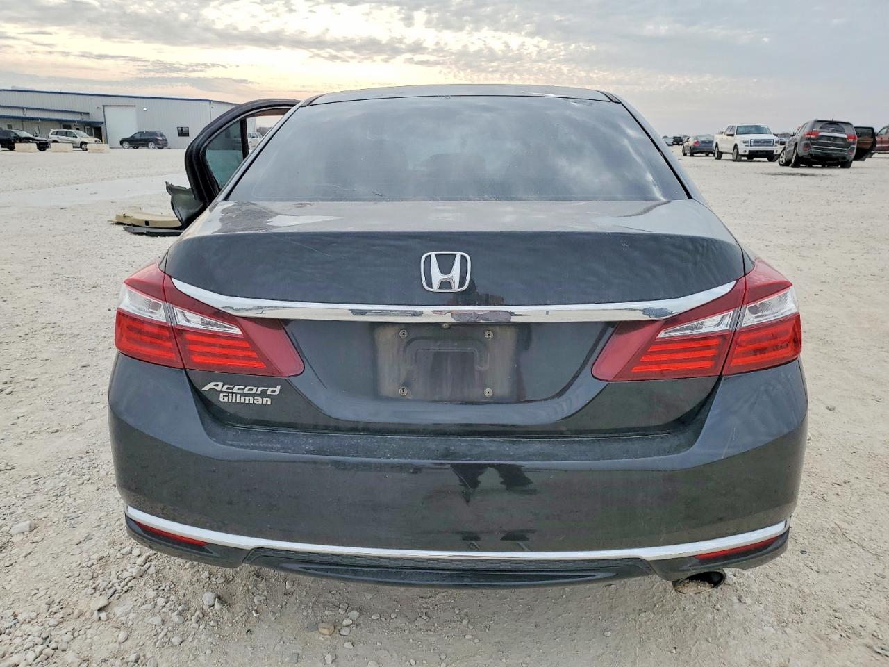2017 HONDA ACCORD LX photo 6